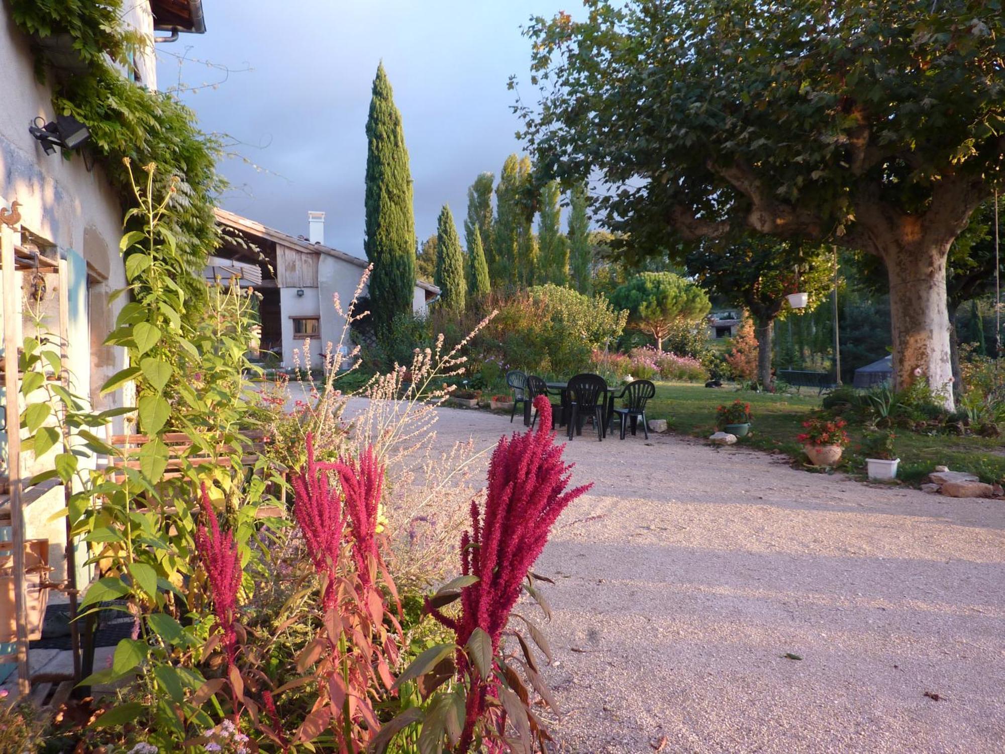 La Source, Vegetarian Guest House Chabeuil Exterior foto